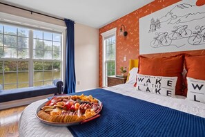 5 bedrooms, desk, travel cot, WiFi