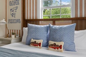 5 slaapkamers, een bureau, een strijkplank/strijkijzer, reisbedje