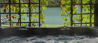 Lakefront Home, Hot tub, Fire Pit, Game Room, & Movie Room!