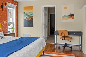 5 bedrooms, desk, travel crib, WiFi