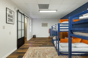4 habitaciones, escritorio, cuna de viaje y wifi