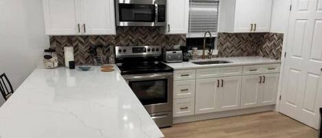 Mikroaaltouuni, uuni, liesi