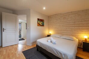 4 chambres, fer et planche à repasser, Wi-Fi gratuit, draps fournis