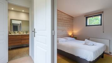 4 Schlafzimmer, Bügeleisen/Bügelbrett, kostenloses WLAN, Bettwäsche