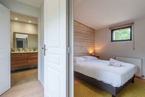 4 chambres, fer et planche à repasser, Wi-Fi gratuit, draps fournis