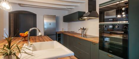 Réfrigérateur, micro-ondes, four, lave-vaisselle