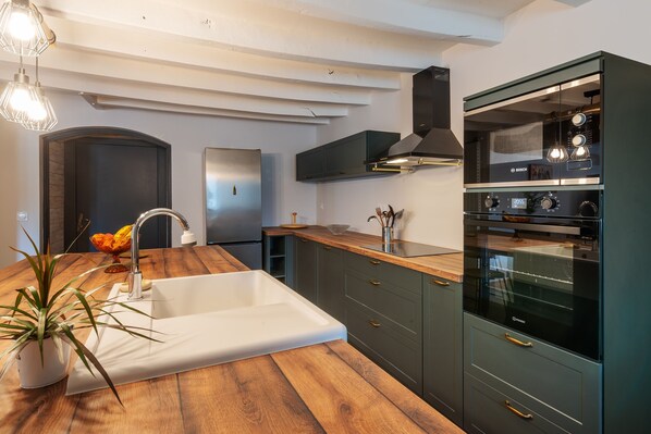 Fridge, microwave, oven, dishwasher