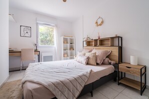 1 غرفة نوم ومكواة/لوح كي وواي فاي مجانًا وملاءات أسرّة