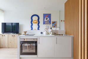 Fridge, microwave, coffee/tea maker, cookware/dishes/utensils