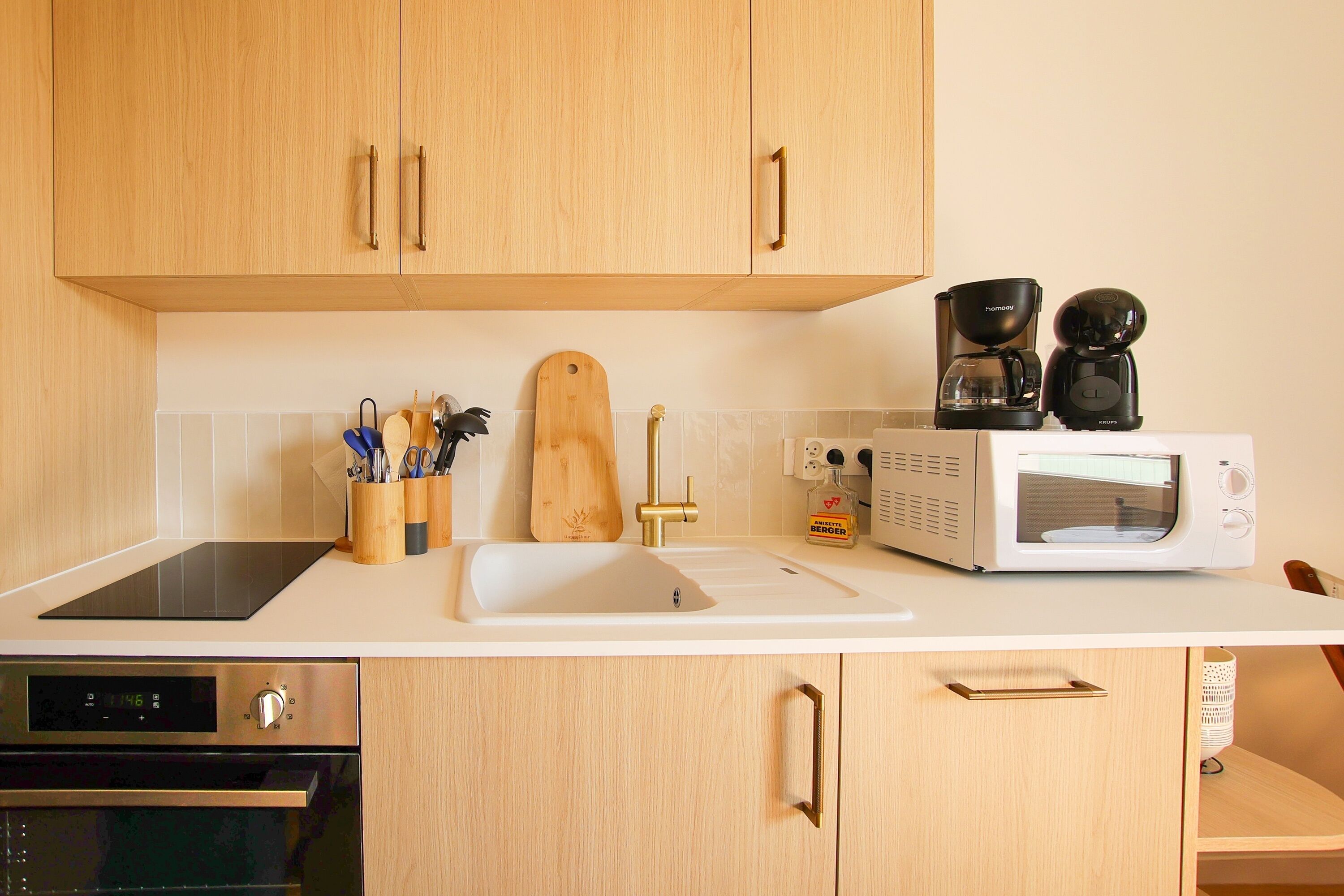 雪櫃、微波爐、焗爐、洗碗機