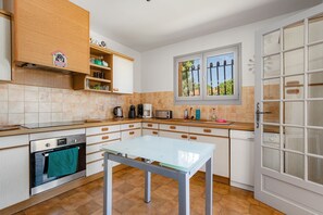 Fridge, microwave, oven, dishwasher