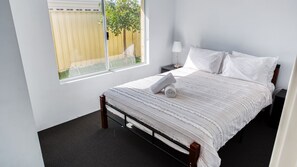 4 chambres, fer et planche à repasser, lit parapluie, Wi-Fi gratuit