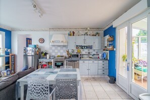 Refrigerador, microondas, horno y lavavajillas 