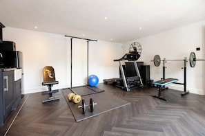 Fitness facility - Home Cinema | Stunning Barn Retreat (Cawston, Rugby - Swallow Fields Luxury Barn)