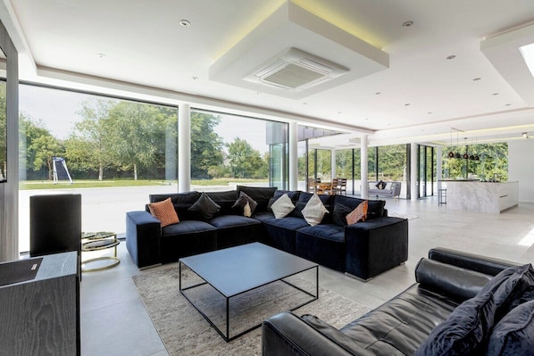 Interior - Home Cinema | Stunning Barn Retreat (Cawston, Rugby - Swallow Fields Luxury Barn)