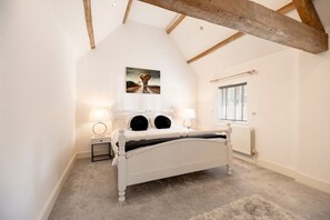 6 bedrooms, iron/ironing board, free WiFi, bed sheets