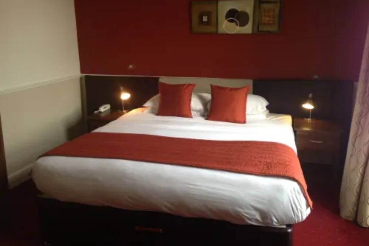 Double Room | Iron/ironing board, free WiFi