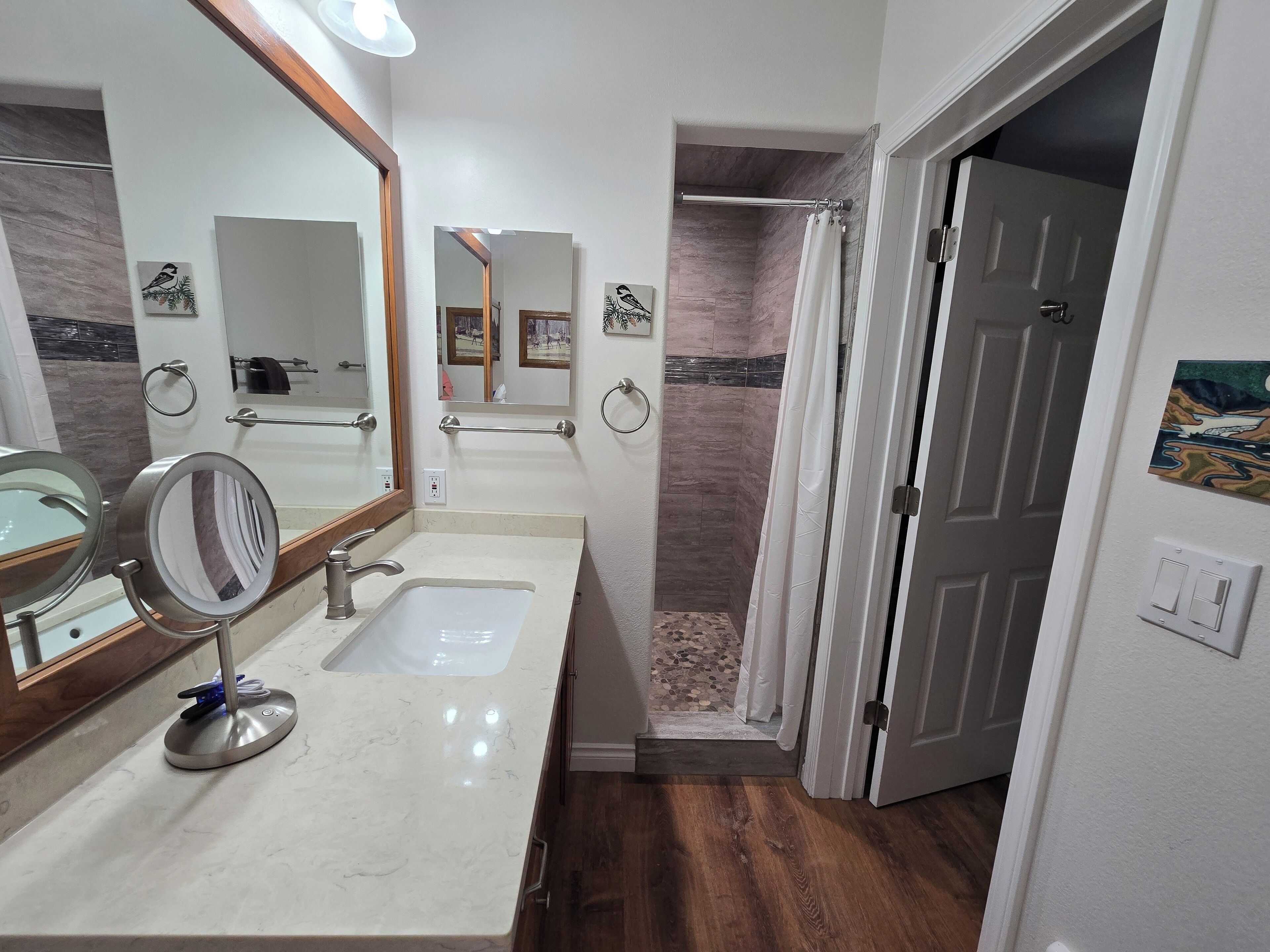 シャワー、ヘアドライヤー、タオル、石鹸