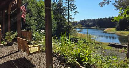 Bayside Hideaway, tucked in the forest! Clean, Cozy, Comfortable!