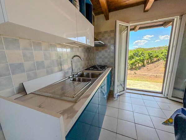 Kylskåp, ugn, spishäll och diskmaskin