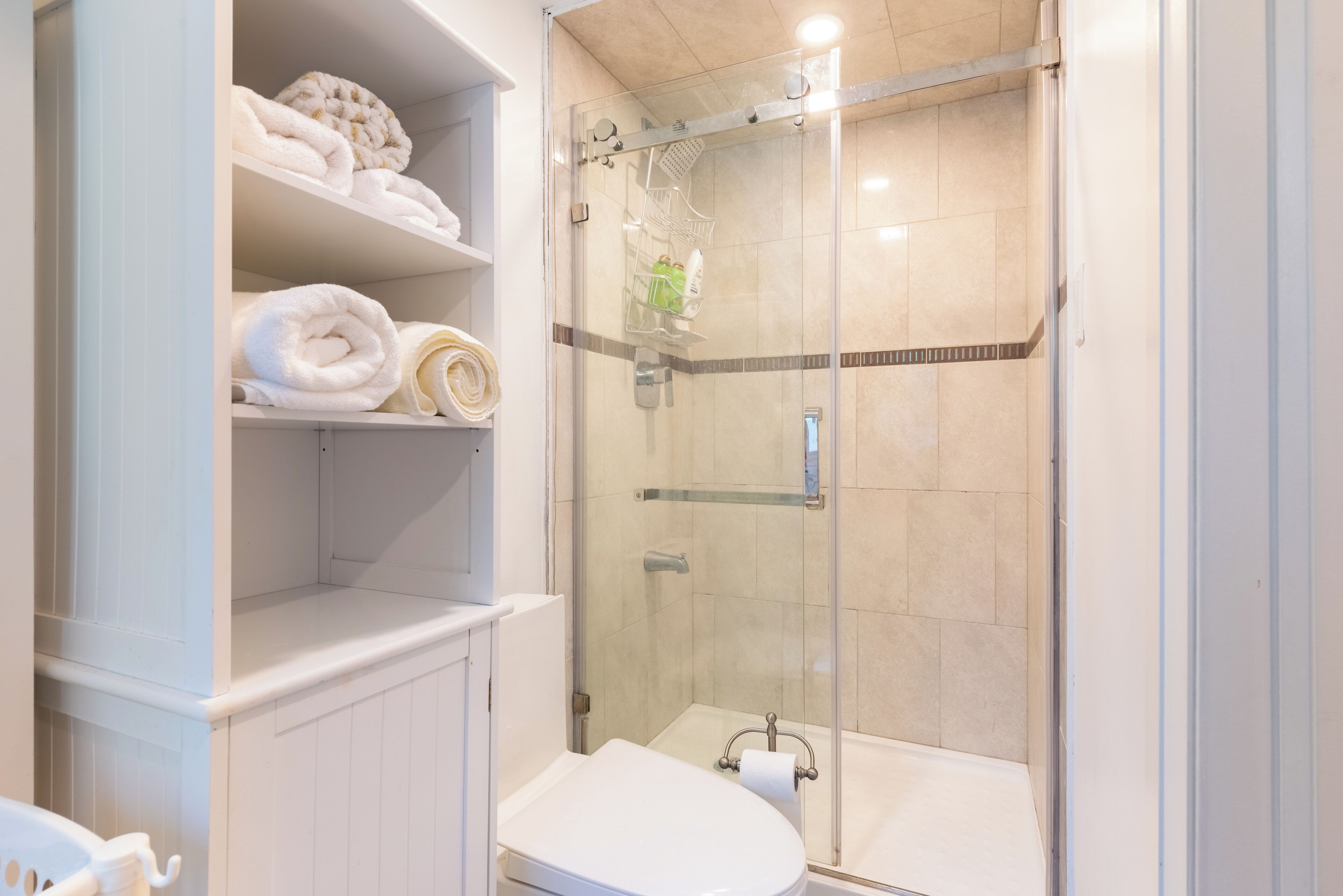 Dusche, Handtücher, Seife, Toilettenpapier