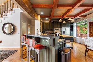 Fridge, microwave, oven, stovetop - Private Estate • Hot Tub • Sauna • Game Room • Theater • Pickleball • Epic Views (Helen)