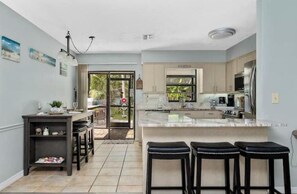 Private kitchen - Oasis privacy heated Pool Game room 3 mins Sister Spring (Crystal River)