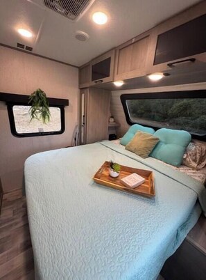 WiFi, bed sheets