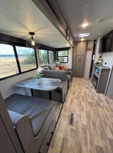 Spacious RV-water view Near spring No cleaning fee