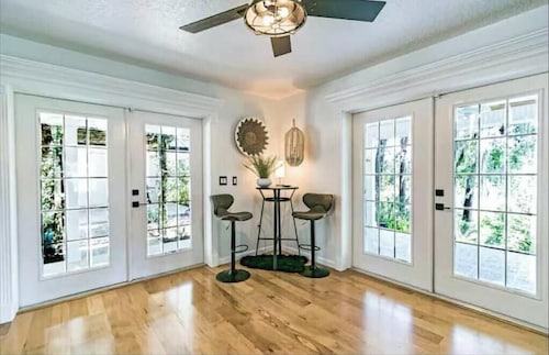 NEW!Waterfront unit kayak access to spring pet frn