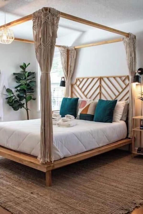 4 bedrooms, iron/ironing board, free WiFi, bed sheets
