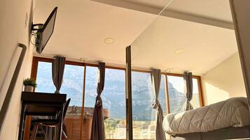 3 slaapkamers, een strijkplank/strijkijzer, reisbedje, wifi