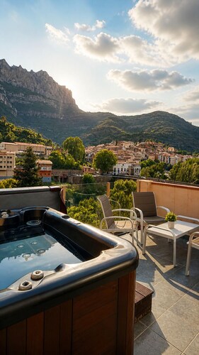 Private penthouse with jacuzzi, terrace and Montserrat views