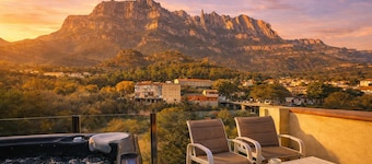 Private penthouse with jacuzzi, terrace and Montserrat views