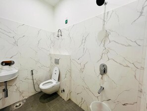 Dusche, Handtücher, Seife, Shampoo