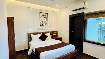 Deluxe Room | Desk, laptop workspace, free WiFi