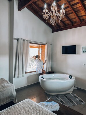Superior Suite, Hot Tub | Laptop workspace, free WiFi - Pousada Vossa Excelencia (Cajuru)