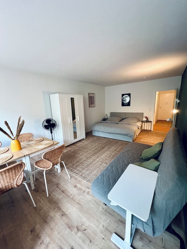 1 bedroom, iron/ironing board, internet, bed sheets