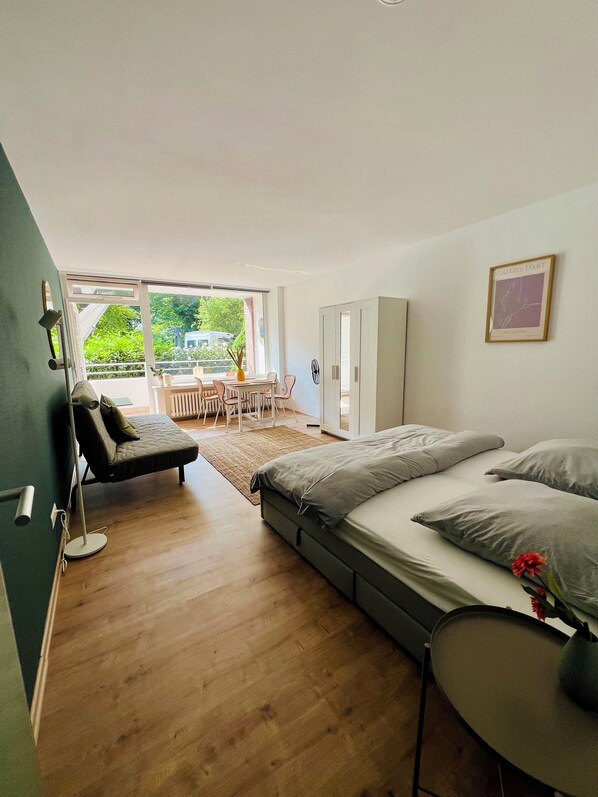 1 habitación, tabla de planchar con plancha, internet y ropa de cama 