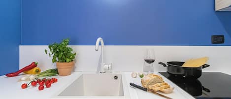 Réfrigérateur, four, plaque de cuisson, lave-vaisselle