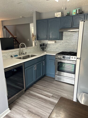 Tranquil townhome in Richton Park 30 minutes from downtown Chicago