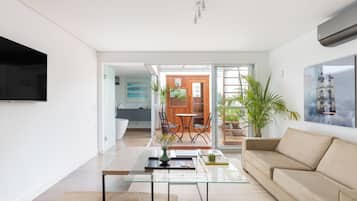 Departamento Deluxe, vista a la ciudad | Área de sala de estar