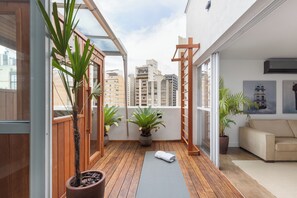 Deluxe-Apartment, Stadtblick | Terrasse/Patio