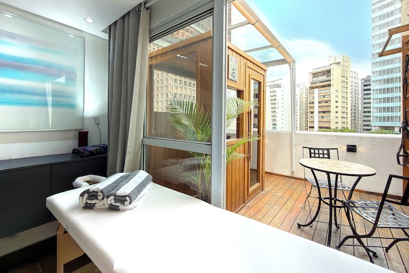 Departamento Deluxe, vista a la ciudad | Baño | Secadora de cabello, toallas, jabón, shampoo 