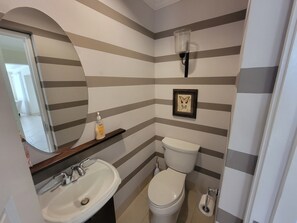 Hair dryer, towels, soap, toilet paper - Stunning Beachfront 2-bedroom Condo with AC in Barbados (Hastings)