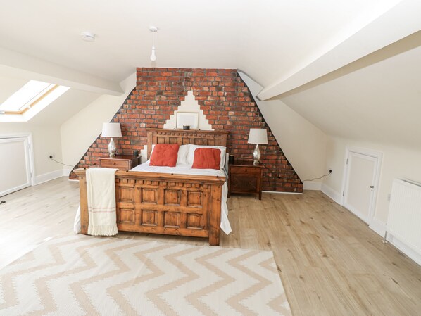 4 bedrooms, individually decorated, individually furnished, free WiFi