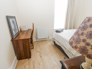 4 bedrooms, individually decorated, individually furnished, free WiFi - St Ronans (Bishop Auckland)