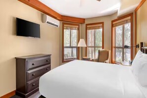 2 bedrooms, iron/ironing board, internet, bed sheets