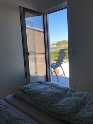 2 bedrooms, free WiFi, wheelchair access - Apartment Lia: Sea view of Cape Arkona and the harbor of Glowe (Glowe)