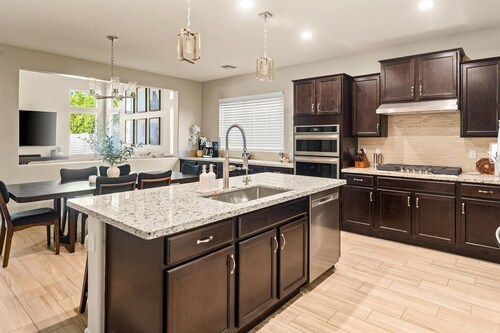 Private Heated Pool & Spa - Modern, Spotless Desert Home